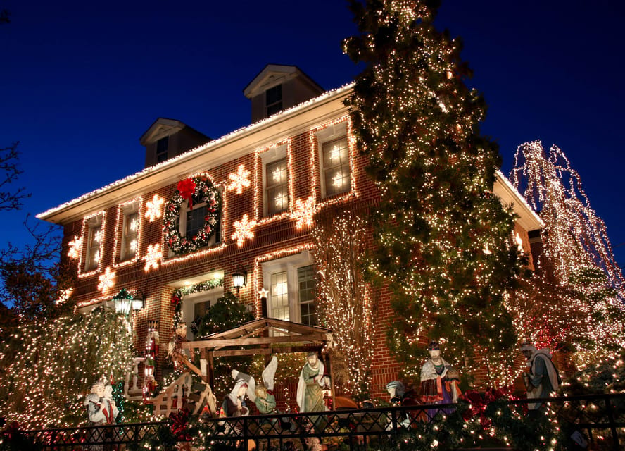 NYC: Dyker Heights and NYC Holiday Lights Luxury Bus Tour - Five things to know before you book