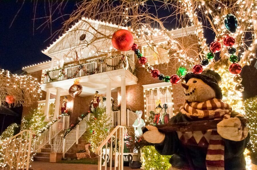 NYC: Dyker Heights and NYC Holiday Lights Luxury Bus Tour - Dyker Heights after dark