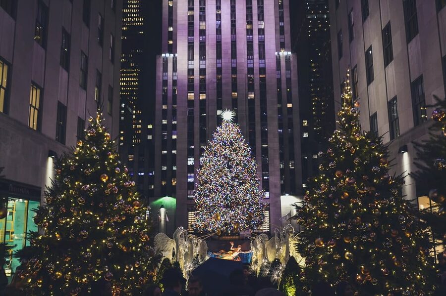 NYC: Dyker Heights and NYC Holiday Lights Luxury Bus Tour - Starting through Chelsea and the Meatpacking District