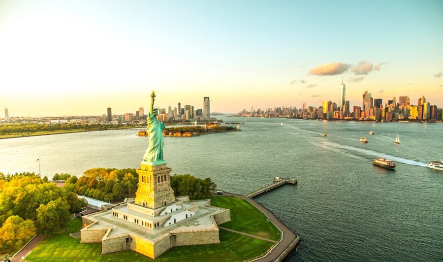 NYC: Private Luxury Tour of NYC With Transportation - Starting at FAO Schwarz and Rockefeller Center
