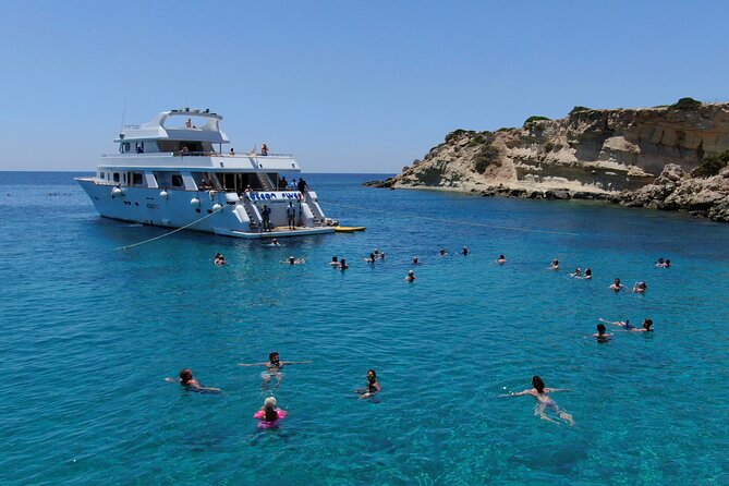 Ocean Flyer VIP Cruise from Paphos Adults Only - Open-bar drinks and unusually attentive service