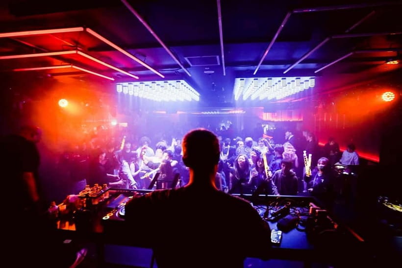 Osaka Dotonbori:GIRAFFE Nightclub Ticket with Drink/VIP Plan - Your evening, from arrival to the dance floor