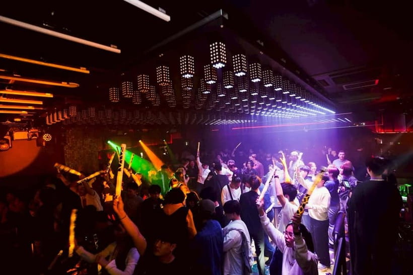Osaka Dotonbori:GIRAFFE Nightclub Ticket with Drink/VIP Plan - What to wear and what to leave behind