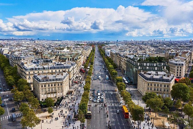 Paris Airport Transfer: Paris Airport CDG to Paris by Luxury Van - What the $113.50 price really buys