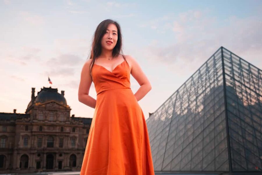 Paris: Luxury Photoshoot near the Eiffel Tower Photos in 24H - A Short Photo Session With a Clear Job