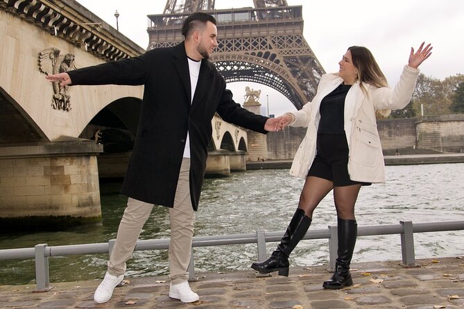 Paris: Luxury Private Photo Eiffel Tower & Louvre pyramid - A final stop at Palais-Royal