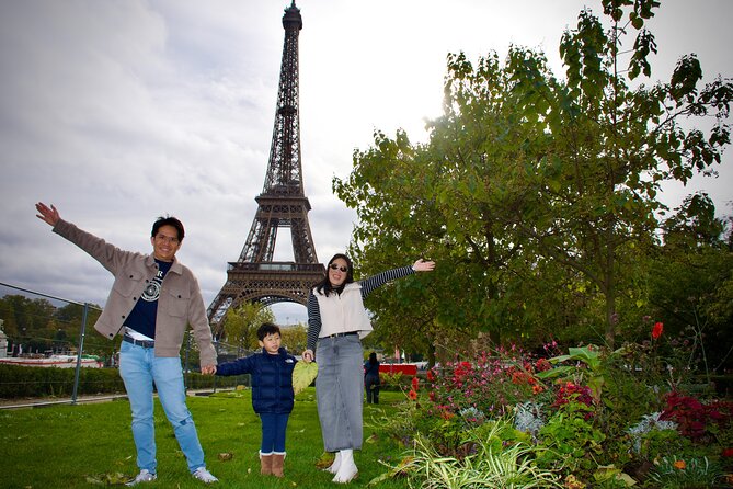 Paris: Luxury Private Photo Eiffel Tower & Louvre pyramid - Is $264.90 per person fair?