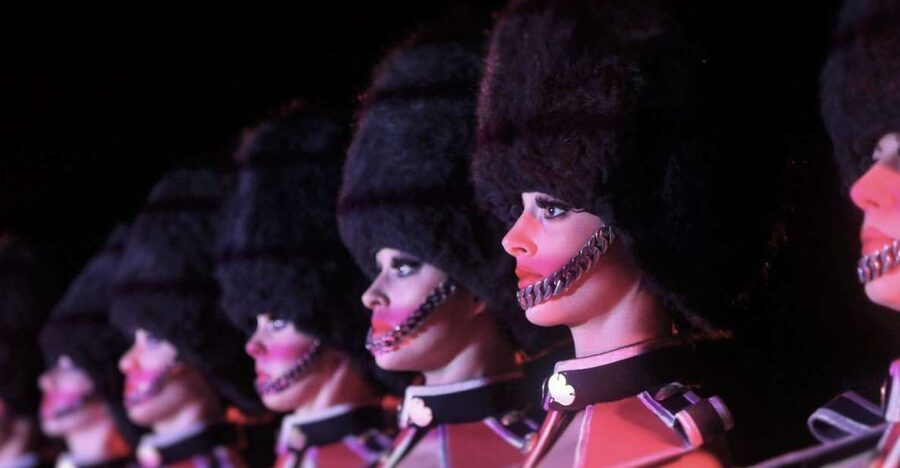 Paris: The Crazy Experience, a VIP tour of the Cabaret - Timing, dress code, and what to bring