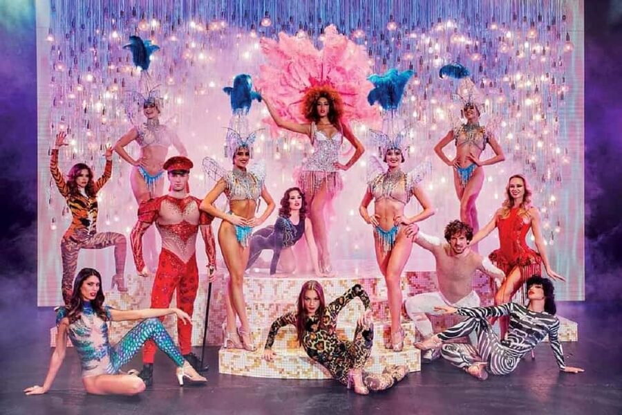Paris: VIP Dinner and Cabaret Show at Paradis Latin - What the 210-Minute Evening Looks Like