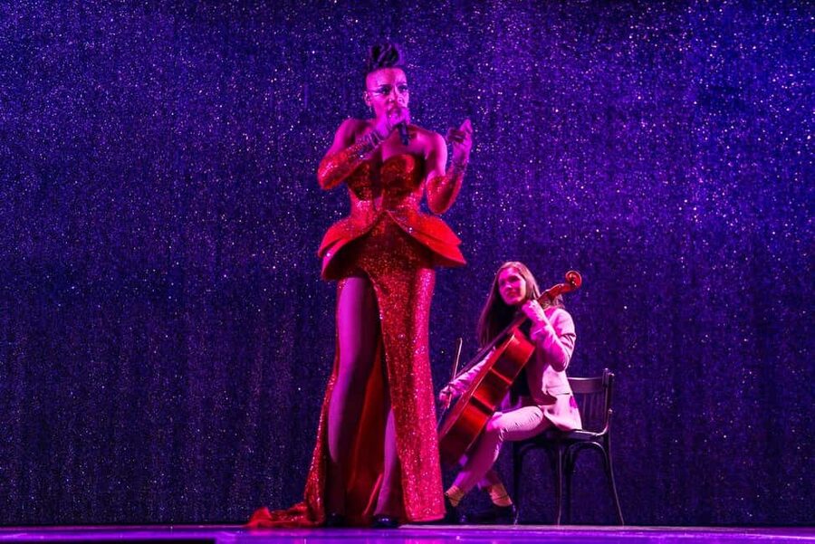 Paris: VIP Dinner and Cabaret Show at Paradis Latin - Why Golden Square Seating Matters