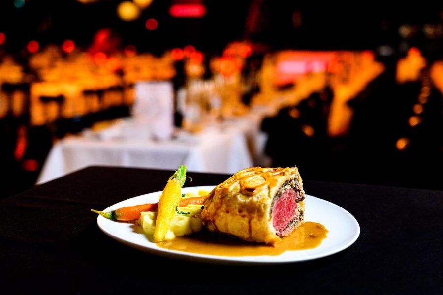 Paris: VIP Dinner and Cabaret Show at Paradis Latin - Who Will Get the Most From This Experience