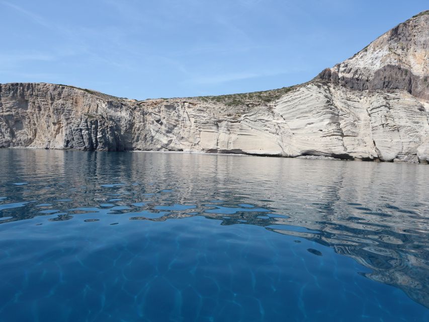 Paros: Private Paros and Antiparos Luxury Speedboat Tour - A sea cave, then a slower hour for sightseeing