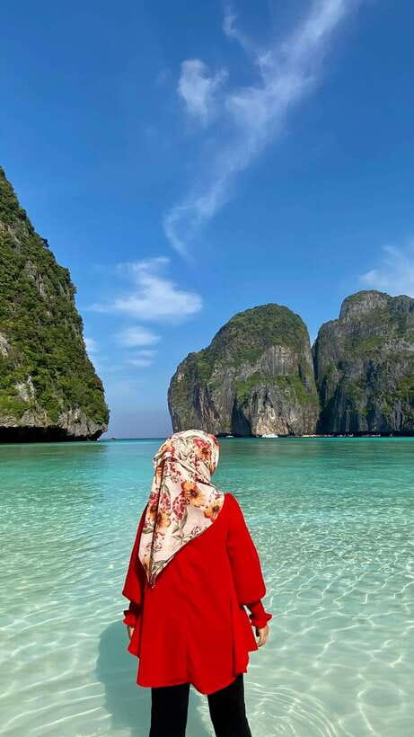 phi phi island : Luxury Private Wooden Boat Rental - Viking Cave mixes scenery and swimming