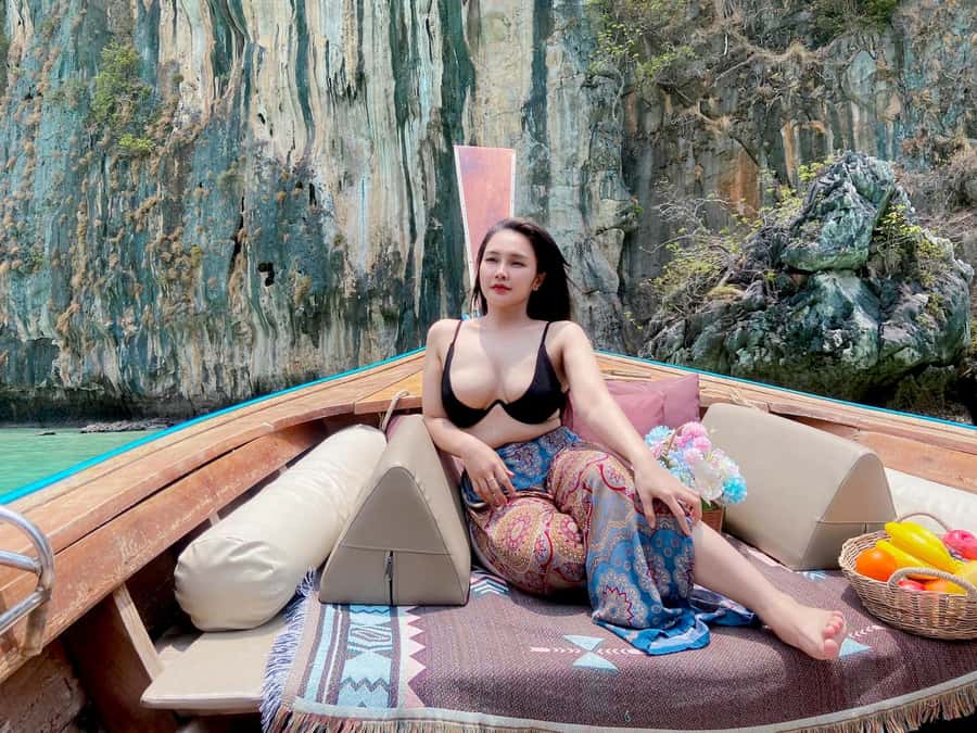 Phi Phi: Luxury Private Longtail Boat to Maya Bay with Lunch - Snorkeling around Phi Phi’s underwater world