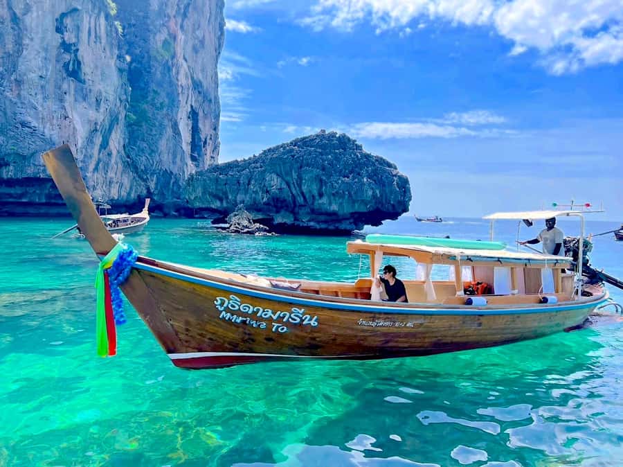 Phi Phi: Luxury Private Longtail Boat to Maya Bay with Lunch - Lunch, fruit, and the small details that matter