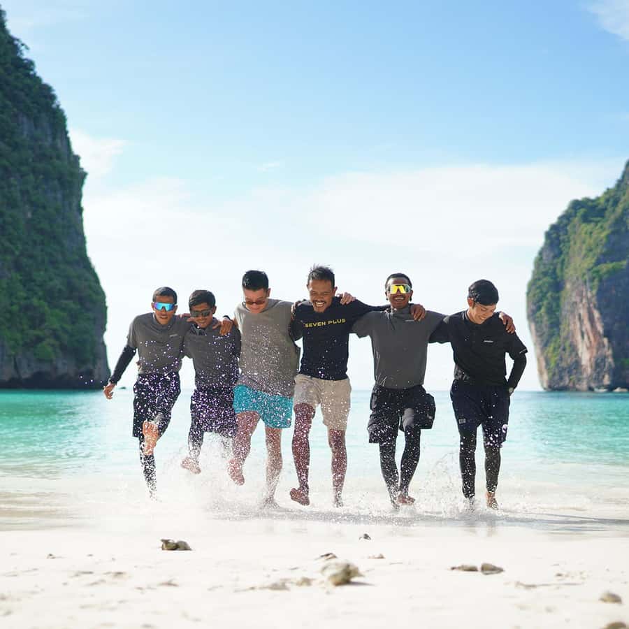 Phuket: Phi Phi, Maya, and Maiton by Luxury Yacht with Lunch - What this Phuket catamaran day is really like