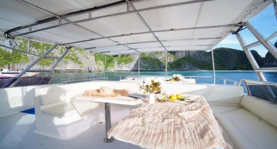 Phuket: Phi Phi, Maya, and Maiton by Luxury Yacht with Lunch - Phi Phi Don and the Thai buffet lunch