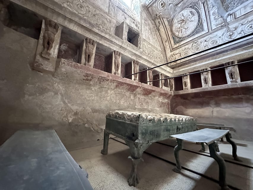 Pompeii VIP 3h Tour: Skip-the-line with your Archaeologist - Ending at the Amphitheatre