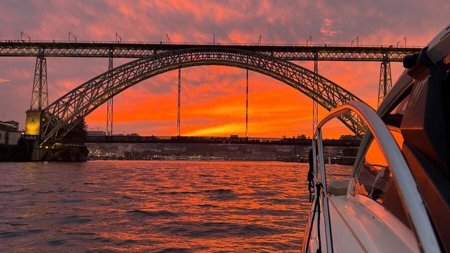 Porto: Luxury 6 Bridges Yacht Cruise with Wine & Snacks - Porto’s Six-Bridge Yacht Cruise at a Glance