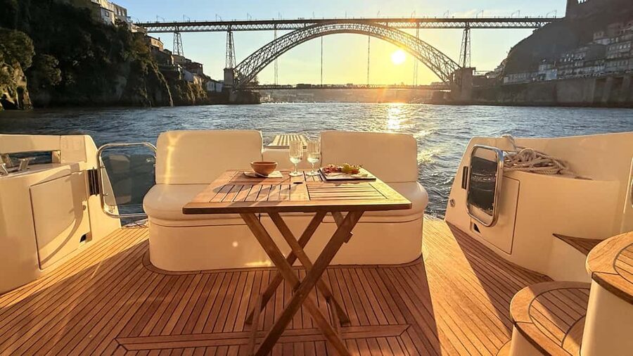 Porto: Luxury 6 Bridges Yacht Cruise with Wine & Snacks - Ribeira and Cais de Gaia From the Water