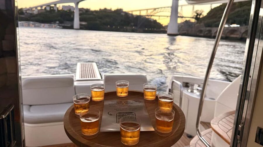 Porto: Luxury 6 Bridges Yacht Cruise with Wine & Snacks - Arrábida Bridge and the Change Toward the Coast