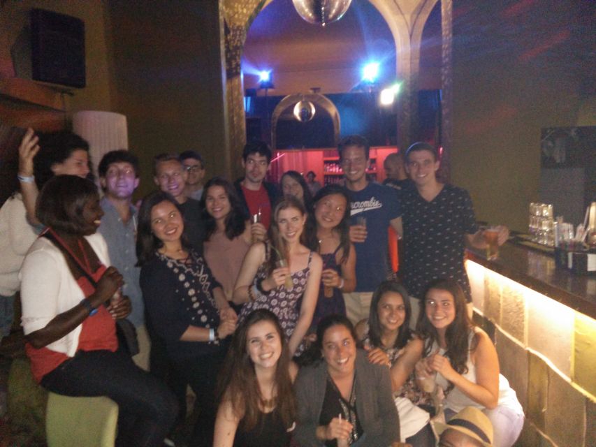 Porto: Pub Crawl with 6 Drinks and VIP Club Entry - Three more Galerias bars, each with a different role