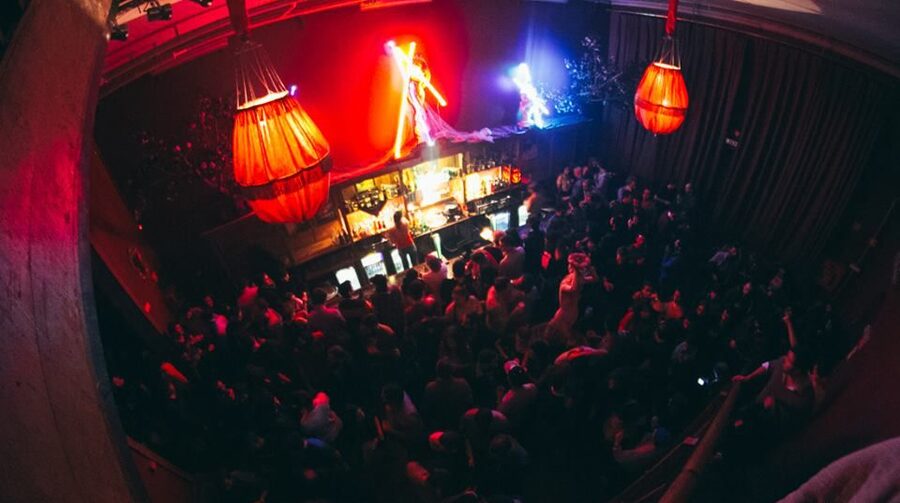 Porto: Pub Crawl with 6 Drinks and VIP Club Entry - Six included drinks and what the $19 price really buys