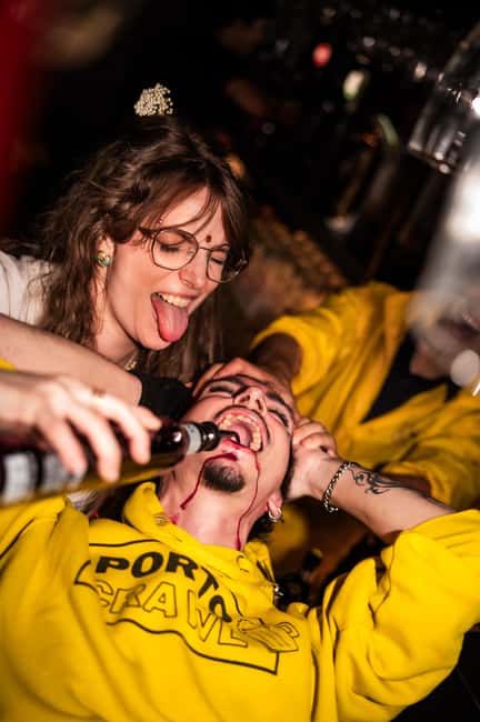 Porto: Pub Crawl with 7 Drinks, Games, and VIP Club Entry - The first two hours: games, drinks, and introductions