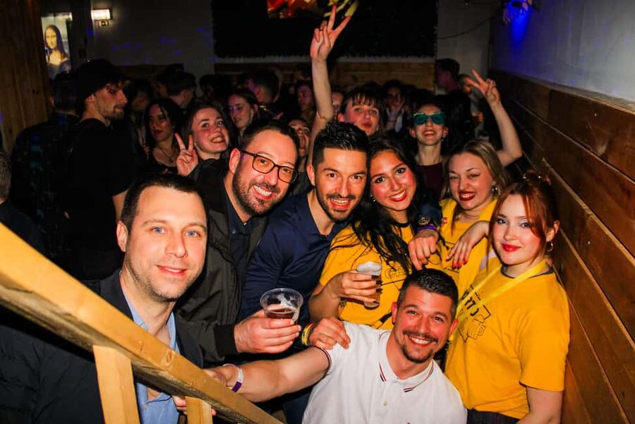 Porto: Pub Crawl with 7 Drinks, Games, and VIP Club Entry - Rua da Galeria de Paris and the move toward club nightlife