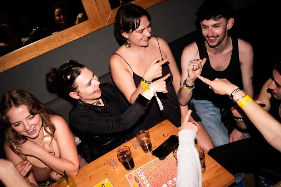 Porto: Pub Crawl with 7 Drinks, Games, and VIP Club Entry - Rua de Cândido dos Reis and the final club