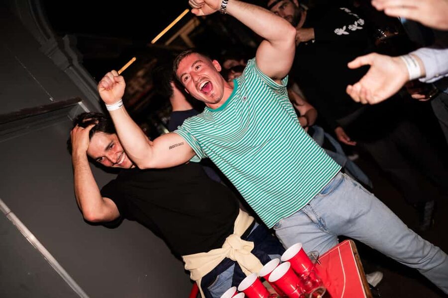 Porto: Pub Crawl with 7 Drinks, Games, and VIP Club Entry - Meeting at Fonte dos Leões
