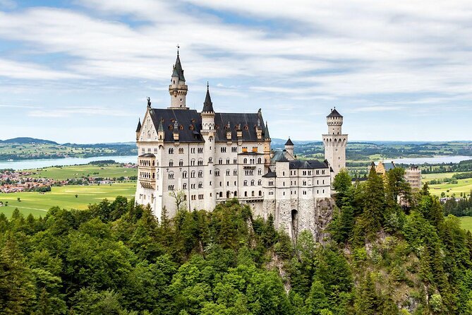 Premium Neuschwanstein Castle and Linderhof VIP Tour from Munich - The return to Munich and what premium really means
