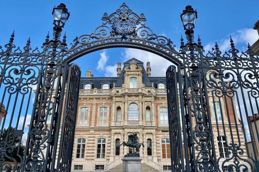 Private Champagne Ruinart, Moet Chandon VIP Tour by Mercedes - Key points at a glance