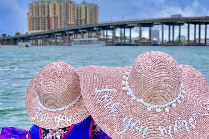 Private Chartered Luxury Pontoon Boat in Destin-Up to 6 Guests - A private boat from Destin Harbor