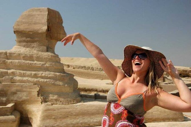 Private Day Tour to Giza Pyramids, Sphinx & Saqqara + Luxury Nile Dinner Cruise - Sphinx and Valley Temple: a shorter but important visit