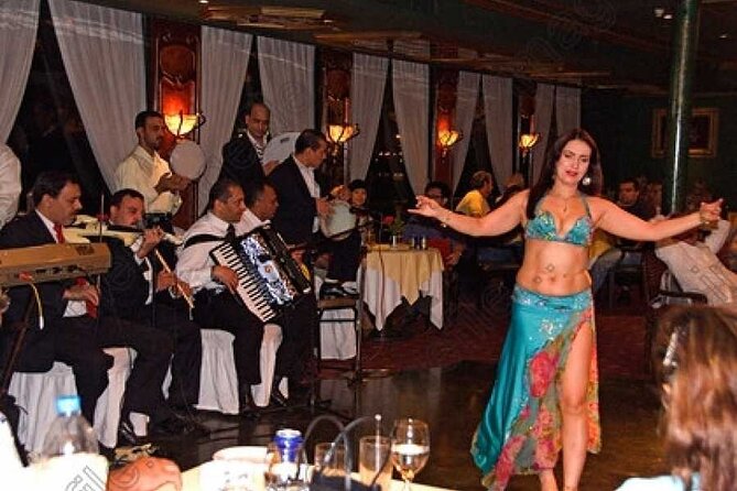 Private Day Tour to Giza Pyramids, Sphinx & Saqqara + Luxury Nile Dinner Cruise - Lunch between the monuments