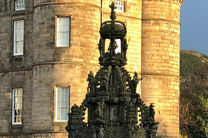 Private Edinburgh City 4-Hour Guided Tour in a black cab LEVC TX - Holyrood, the Scottish Parliament, and Arthur’s Seat