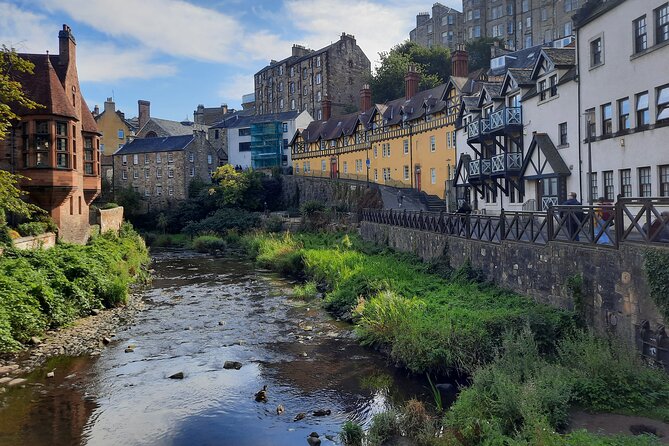 Private Edinburgh City 4-Hour Guided Tour in a black cab LEVC TX - The Royal Mile and Old Town: Edinburgh’s medieval core