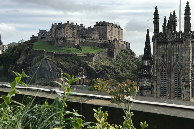 Private Edinburgh Full Day Guided Tour in a Black Cab LEVC TX - Grassmarket, Old Town, and St Giles’ Cathedral