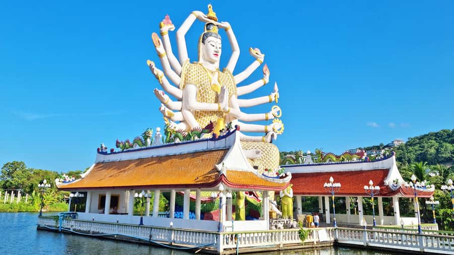 PRIVATE ISLAND TOUR VIP AROUND KOH SAMUI FULL DAY EXCURSION - A Thai lunch by the water