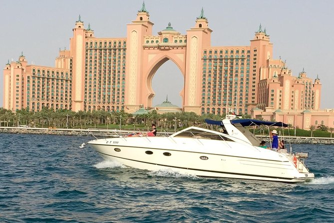 Private Luxury Everest Yacht Cruise from Dubai Marina - Jumeirah Beach and the Palm route