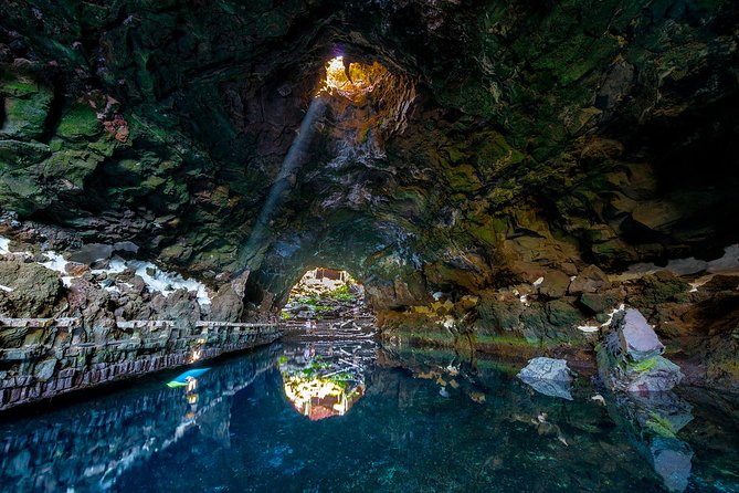 Private luxury Tour of Jameos del Agua and Cueva de los Verdes in Lanzarote - Why these two volcanic sites belong together