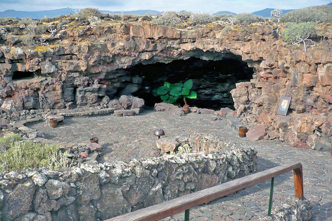 Private luxury Tour of Jameos del Agua and Cueva de los Verdes in Lanzarote - Timing, comfort, and what to bring