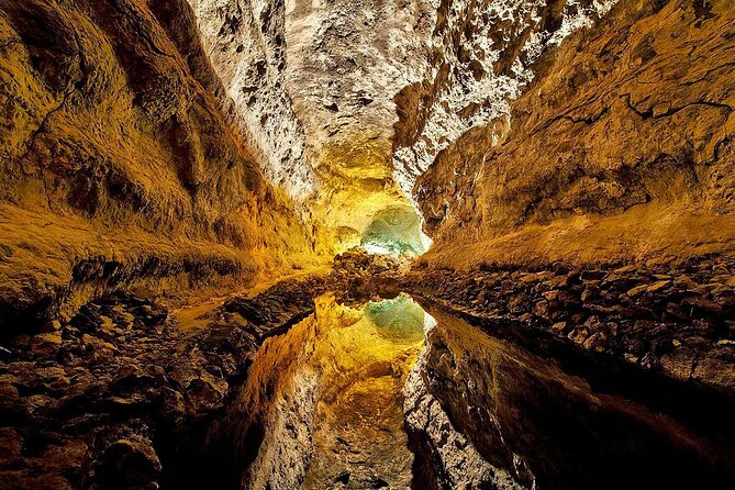Private luxury Tour of Jameos del Agua and Cueva de los Verdes in Lanzarote - What the private format changes