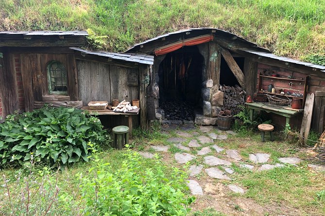 Private Luxury Tour to Hobbiton Movie Set & Waitimo Glowworm Cave - Waitomo Glowworm Caves: a quiet underground finish