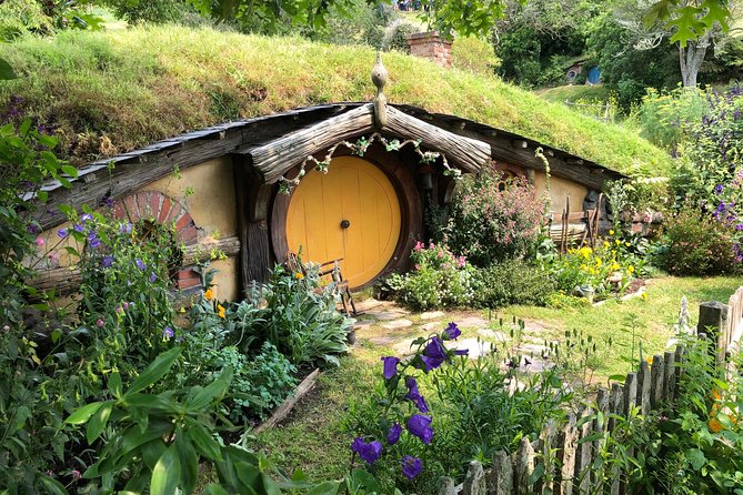 Private Luxury Tour to Hobbiton Movie Set & Waitimo Glowworm Cave - Lunch, water, and the value of a private vehicle