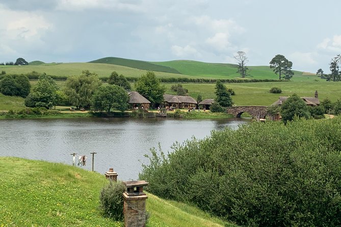 Private Luxury Tour to Hobbiton Movie Set & Waitimo Glowworm Cave - Booking, cancellation, and practical details