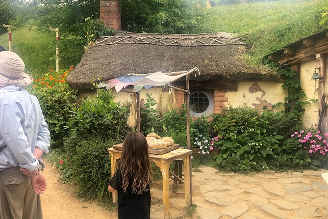 Private Luxury Tour to Hobbiton Movie Set & Waitimo Glowworm Cave - Should you book the Hobbiton and Waitomo tour?