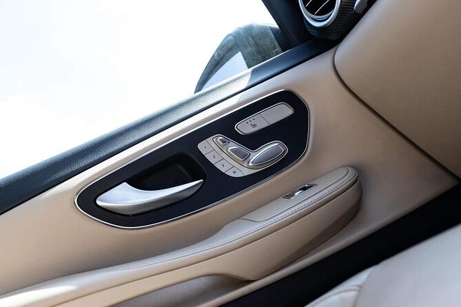 Private luxury transfer from Edinburgh Airport to Edinburgh - Finding your driver at International Arrivals 2