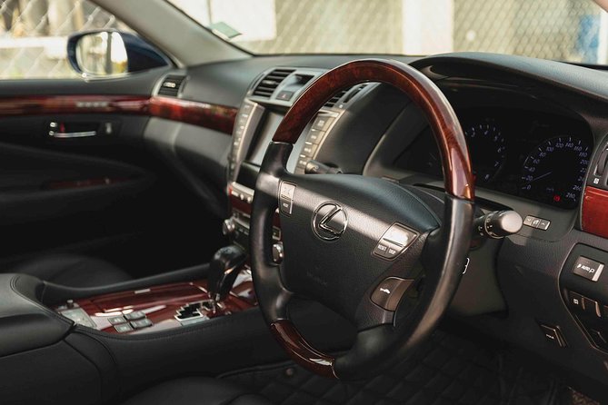 Private Luxury Transfer - Round Trip (Hewanorra International Airport UVF) - Inside the luxury sedan